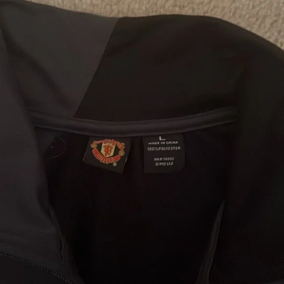 Manchester United full zip black jacket - Picture 5 of 6